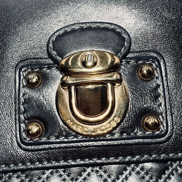 Marc Jacobs Made in Italy Metallic Quilted Leather Faux Lock Front Wristlet - Picture 14 of 14